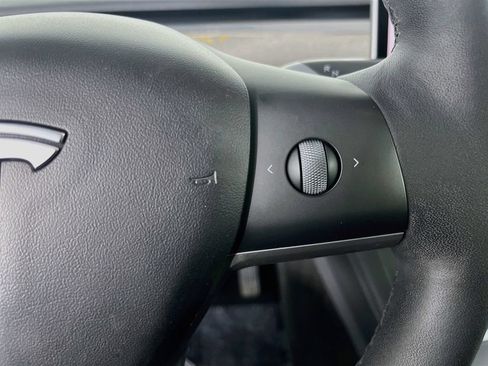 Used 2022 Tesla Model Y Long Range AWD/4WD image 14