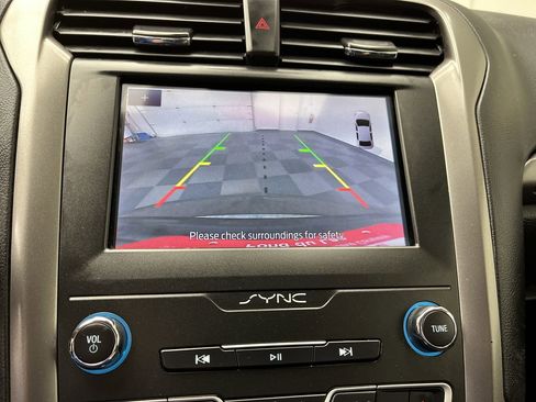 Used 2020 Ford Fusion SE image 5