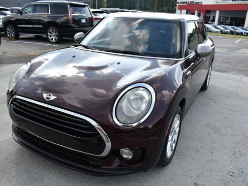 Used 2017 MINI Cooper Clubman FWD image 2