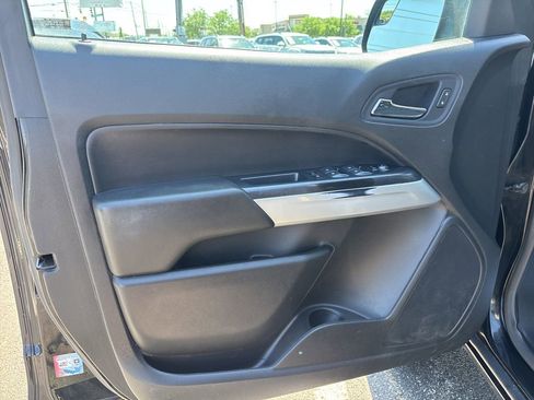 Used 2022 Chevrolet Colorado LT AWD/4WD image 15