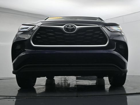 Used 2023 Toyota Highlander LE AWD/4WD image 30