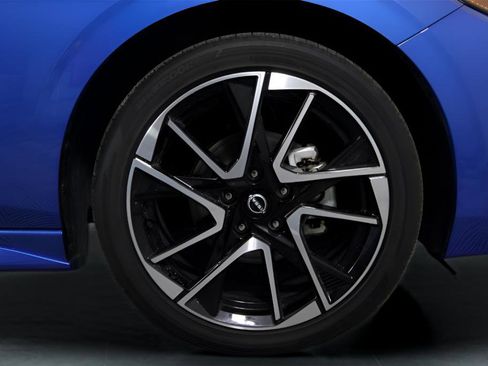 Used 2024 Nissan Sentra SR w/ SR Premium Package FWD image 29