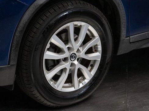 Used 2018 Nissan Rogue SV image 7