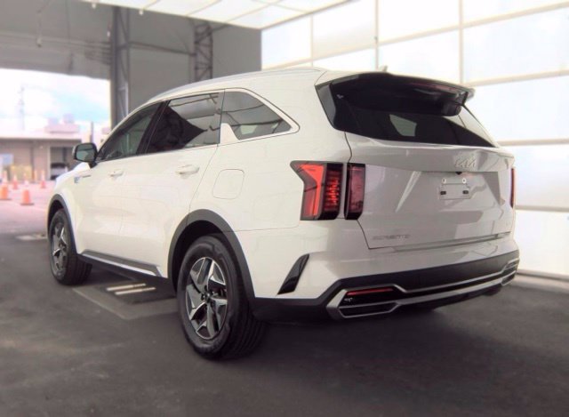 Certified 2023 Kia Sorento EX FWD image 3