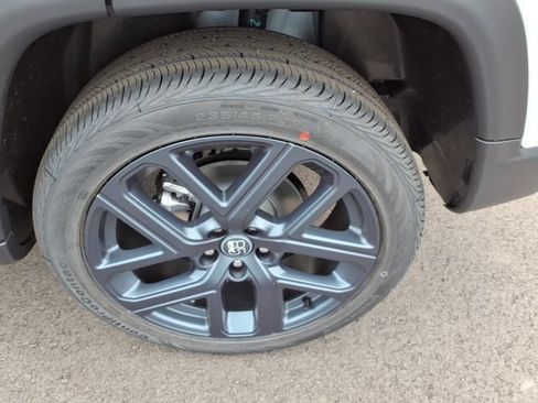 New 2026 Jeep Compass Latitude AWD/4WD image 4