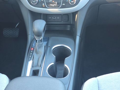 Used 2022 Chevrolet Equinox LS image 24