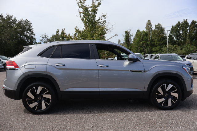Certified 2024 Volkswagen Atlas Cross Sport SE FWD image 9
