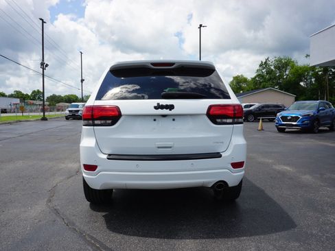 Used 2017 Jeep Grand Cherokee Altitude AWD/4WD image 6