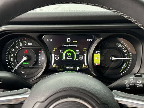 Used 2025 Jeep Wrangler Unlimited Sahara AWD/4WD image 15