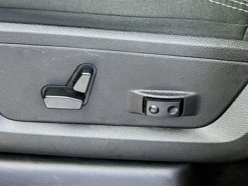 Used 2025 RAM 2500 Big Horn AWD/4WD image 21