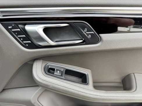 Used 2019 Porsche Macan image 48