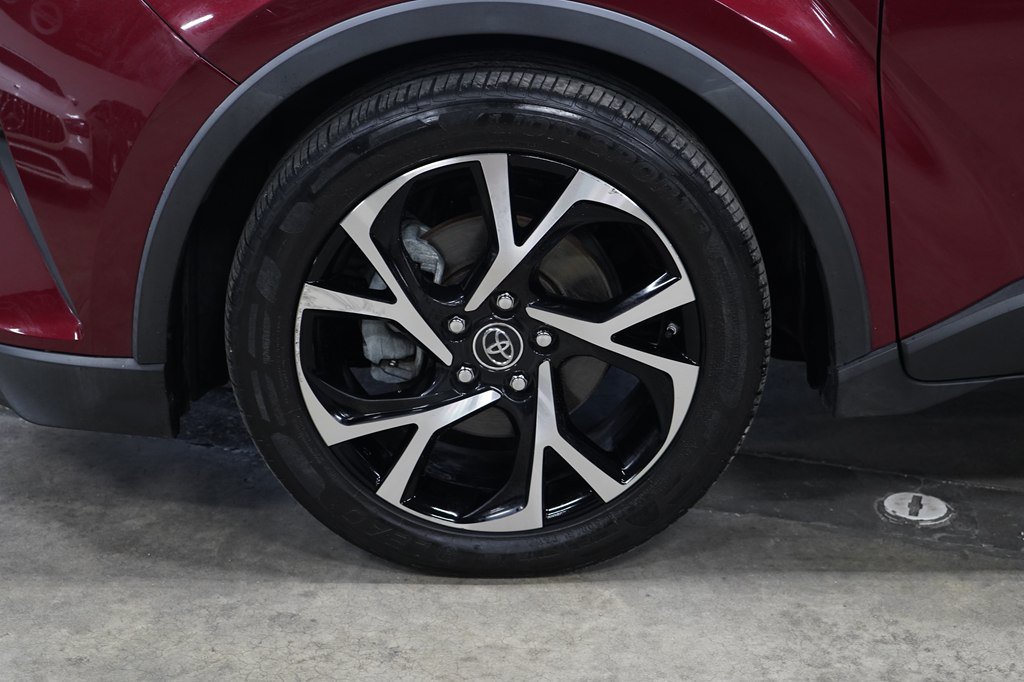 Used 2018 Toyota C-HR XLE FWD image 30