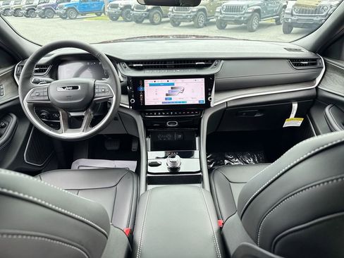 New 2026 Jeep Grand Cherokee L Limited w/ Limited Altitude Package AWD/4WD image 30