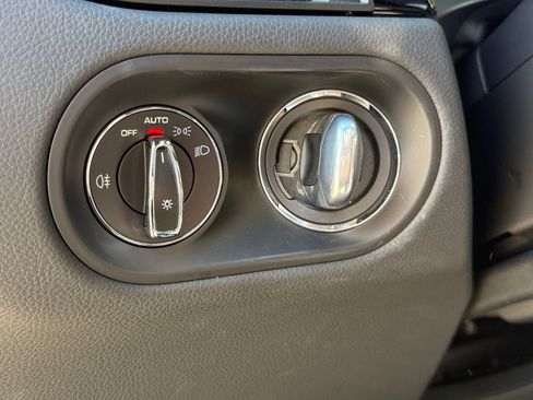 Used 2024 Porsche Macan Base image 36