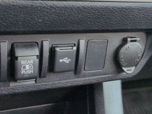 Used 2022 Toyota Tacoma SR5 w/ Technology Package RWD image 19