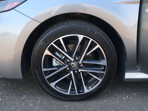 Used 2025 Toyota Camry XLE AWD/4WD image 35
