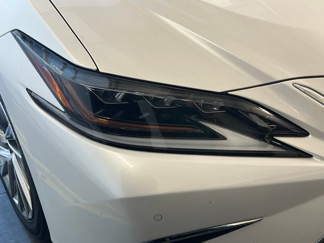 Used 2021 Lexus ES 300h w/ Accessory Package FWD image 14