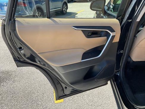 Used 2020 Toyota RAV4 LE FWD image 22