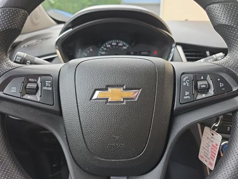 Used 2018 Chevrolet Trax LT AWD/4WD image 17