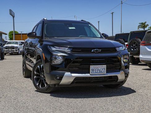 Used 2023 Chevrolet TrailBlazer LT w/ LPO, Blackout Package FWD image 1