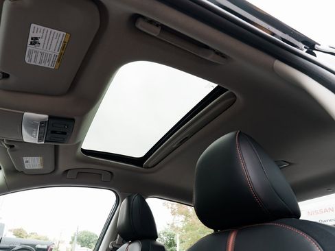 New 2025 Nissan Sentra SR w/ SR Premium Package image 20