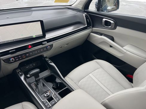 Certified 2025 Kia Sorento S w/ Panoramic Sunroof Package image 24