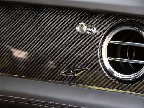 Used 2023 Bentley Bentayga AWD/4WD image 20