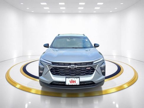 Used 2025 Chevrolet Trax RS w/ Driver Confidence Package image 2