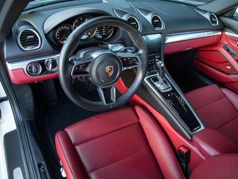 Certified 2024 Porsche 718 Cayman RWD image 4