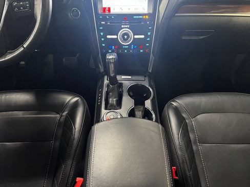 Used 2018 Ford Explorer Platinum AWD/4WD image 29
