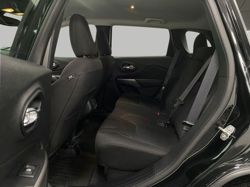 Used 2021 Jeep Cherokee Latitude AWD/4WD image 25