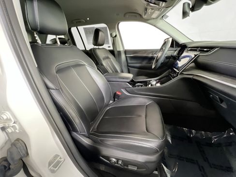 Used 2023 Jeep Grand Cherokee Limited w/ Black Appearance Package image 27