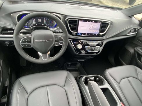 New 2026 Chrysler Pacifica Select AWD/4WD image 30