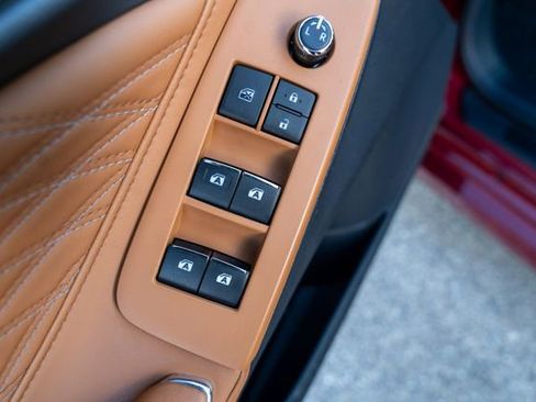 Used 2020 Toyota Avalon Limited image 22