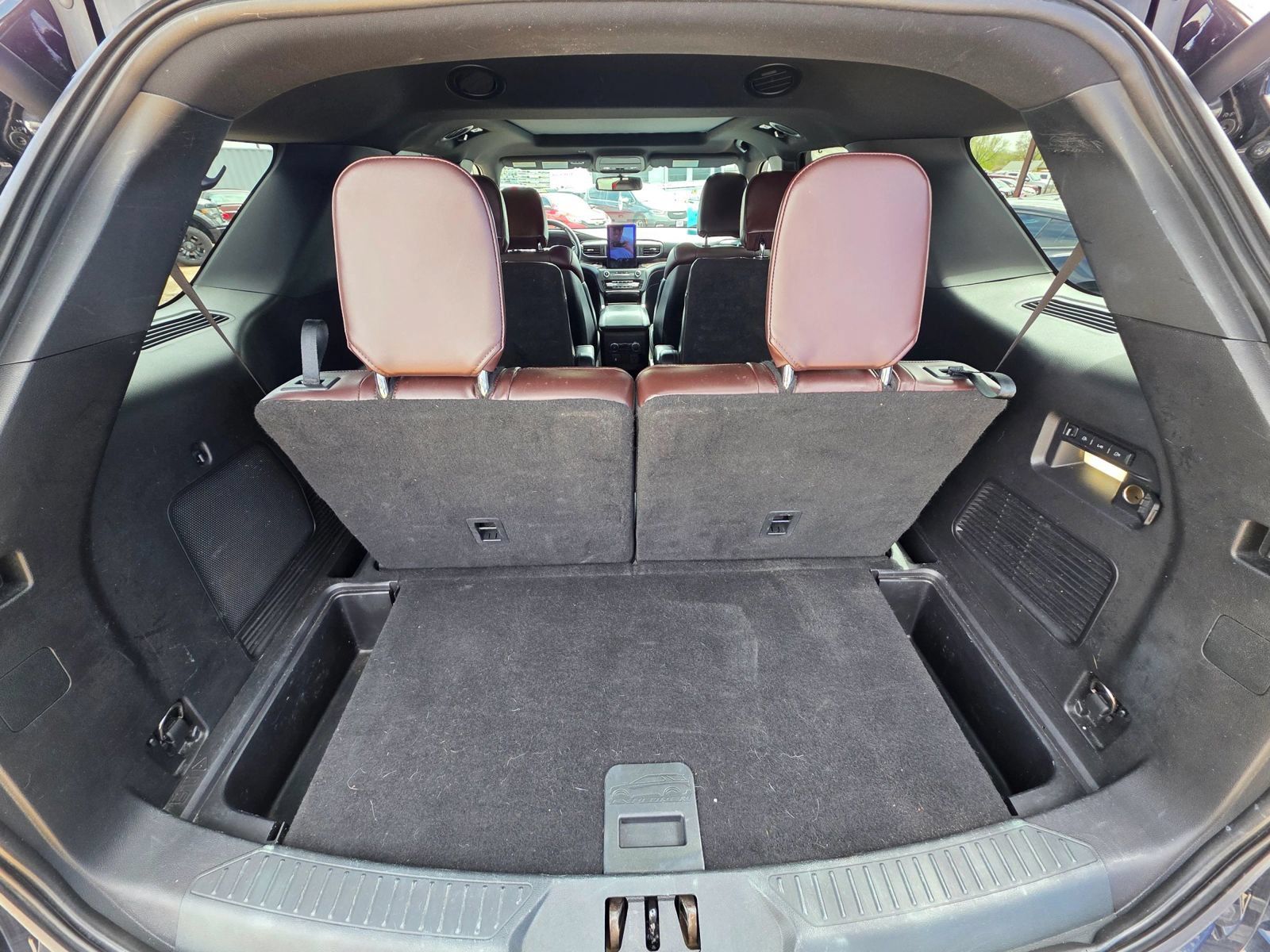 Used 2020 Ford Explorer Platinum w/ Premium Technology Package AWD/4WD image 10