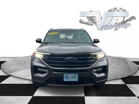 Used 2023 Ford Explorer XLT w/ Equipment Group 202A AWD/4WD image 2