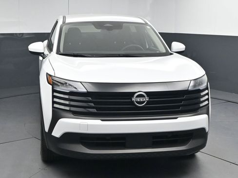 Used 2025 Nissan Kicks SV image 2