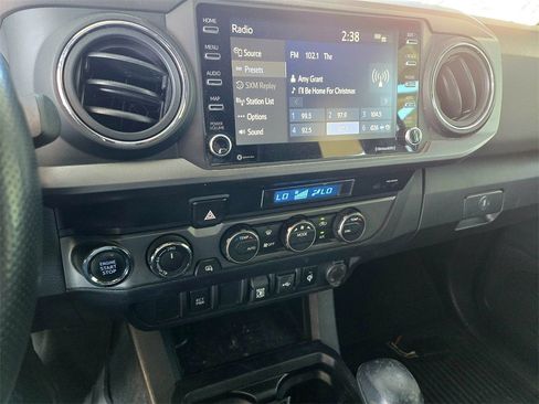 Used 2022 Toyota Tacoma TRD Off-Road image 17