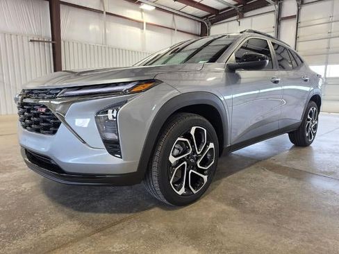 New 2026 Chevrolet Trax RS w/ Sunroof Package FWD image 2