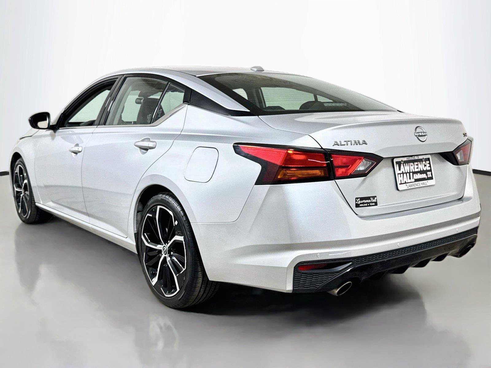Used 2024 Nissan Altima 2.5 SR FWD image 6