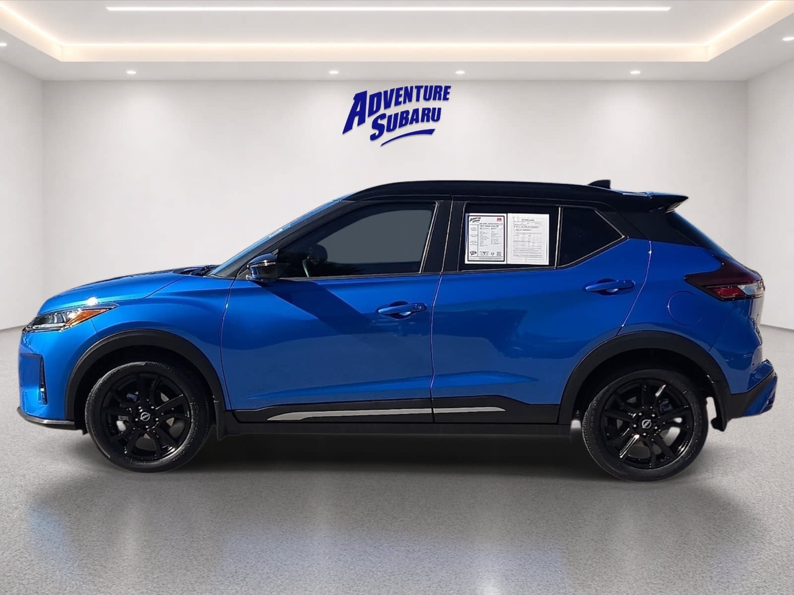 Used 2023 Nissan Kicks SR w/ SR Premium Package FWD image 4