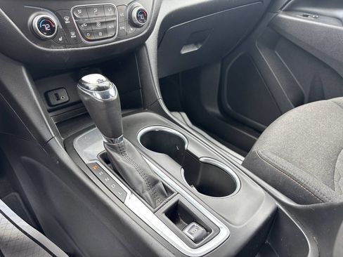 Used 2018 Chevrolet Equinox LT image 19