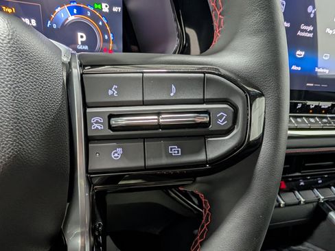 Used 2024 Chevrolet Colorado Z71 w/ Z71 Convenience Package 2 image 21