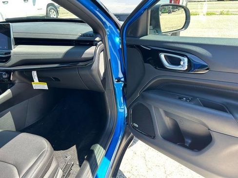 New 2025 Jeep Compass Limited w/ Sun and Sound Group image 29