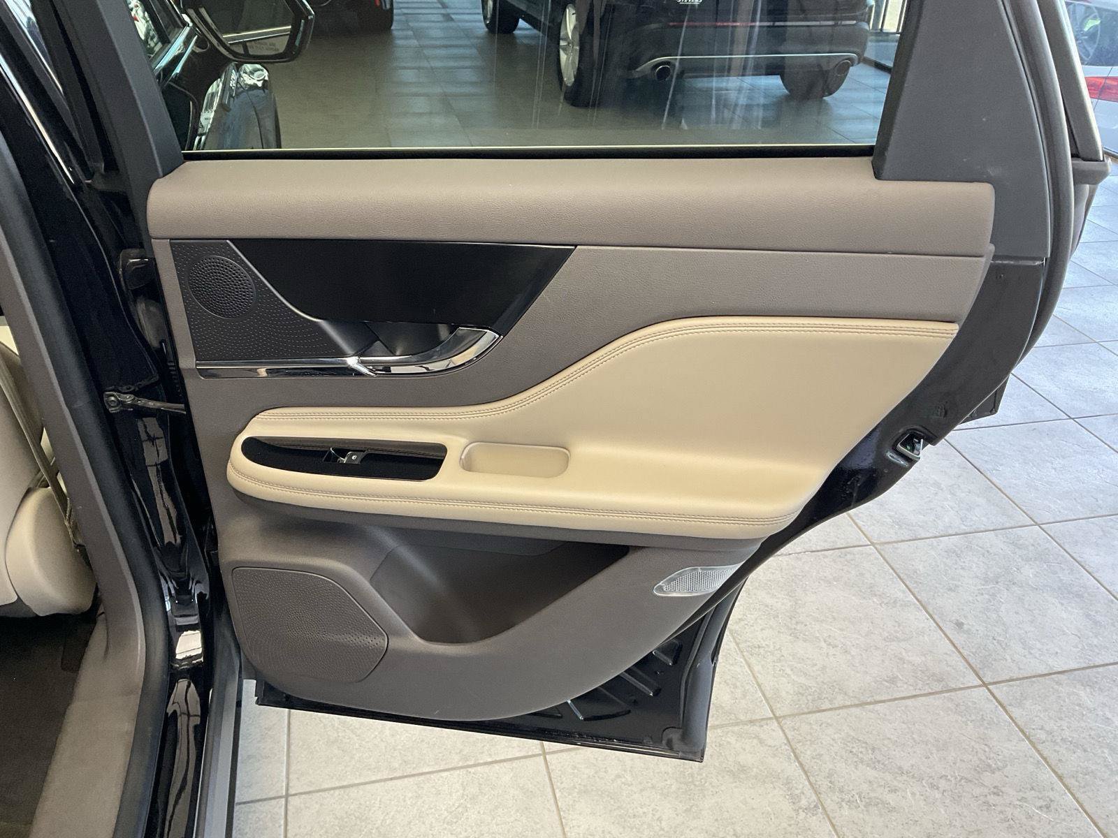 Certified 2023 Lincoln Corsair AWD image 15