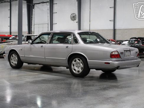 Used 2002 Jaguar XJ8 L RWD image 22