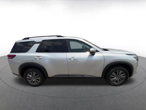 Used 2025 Nissan Pathfinder SV FWD image 16