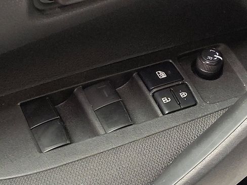 Used 2022 Toyota Corolla LE image 27