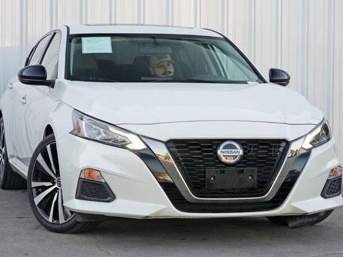 Used 2019 Nissan Altima 2.5 SR w/ SR Premium Package image 2