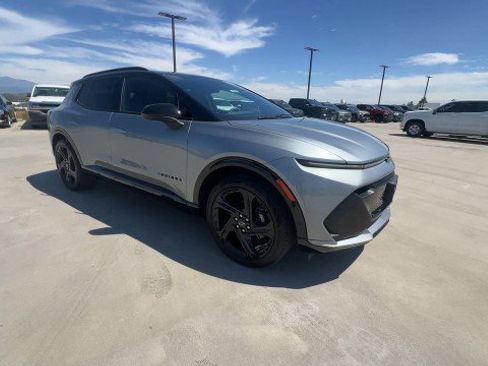 Used 2024 Chevrolet Equinox EV RS image 2